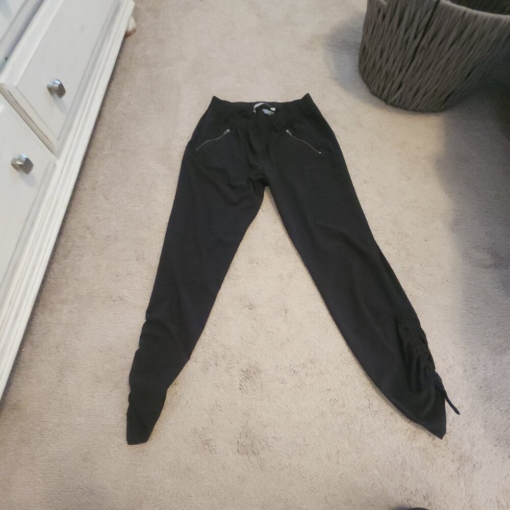 Cropped Athleta pants